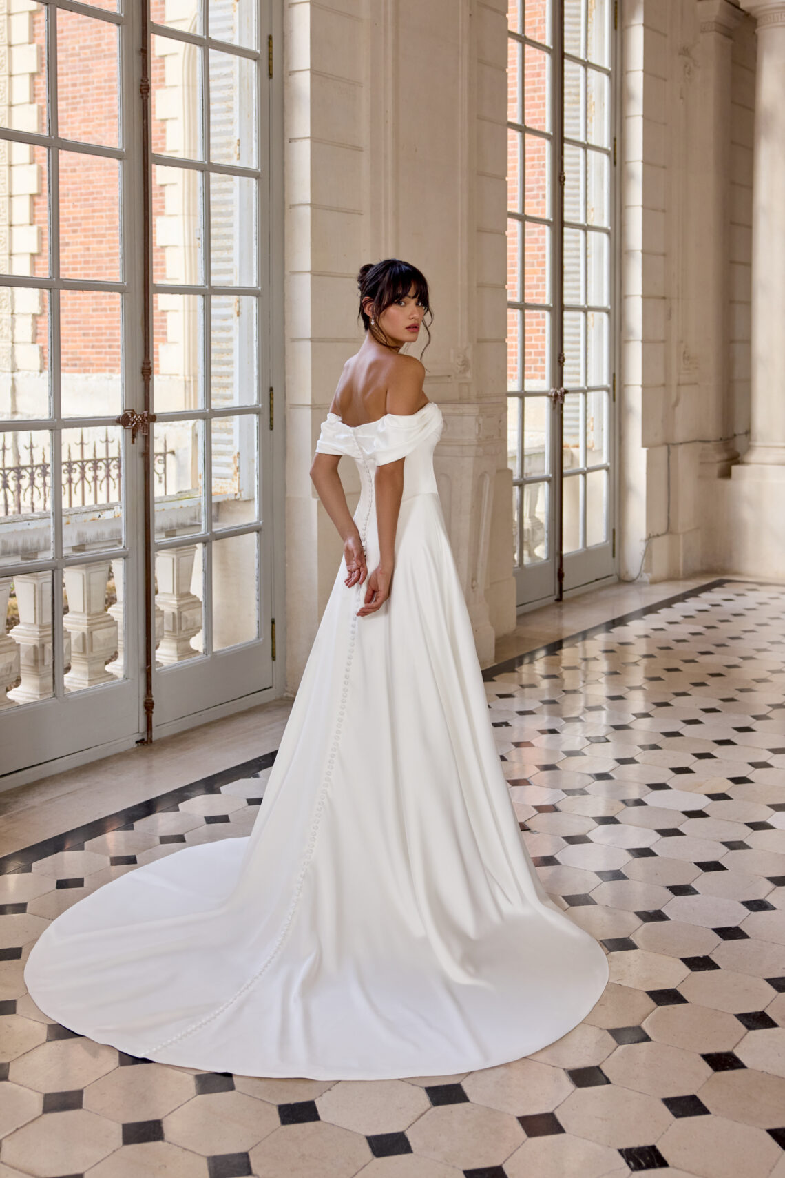 Brautkleid 11428 von Adore kaufen bei Weddingworld 2