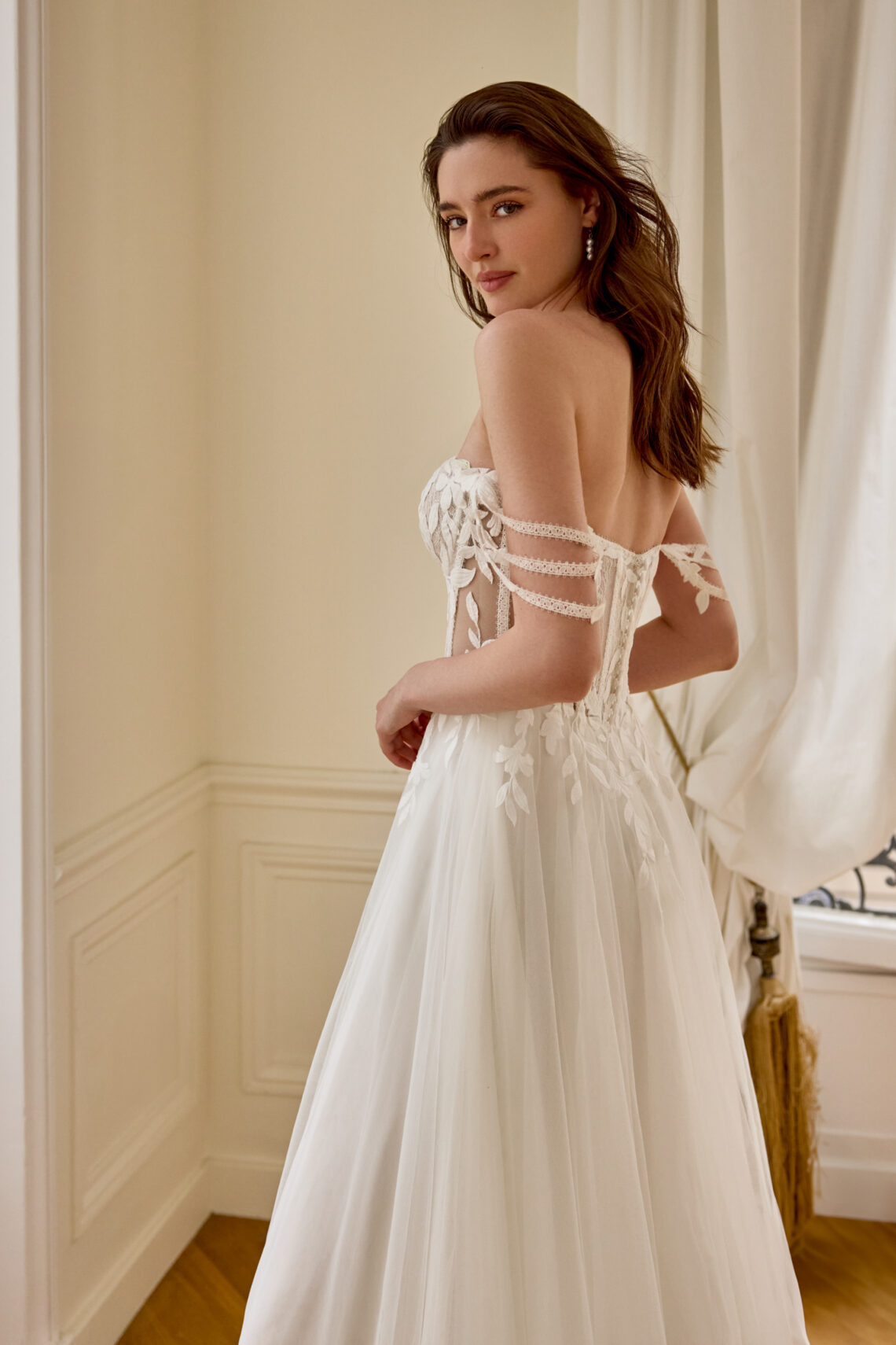 Brautkleid 11434 von Adore kaufen bei Weddingworld 1