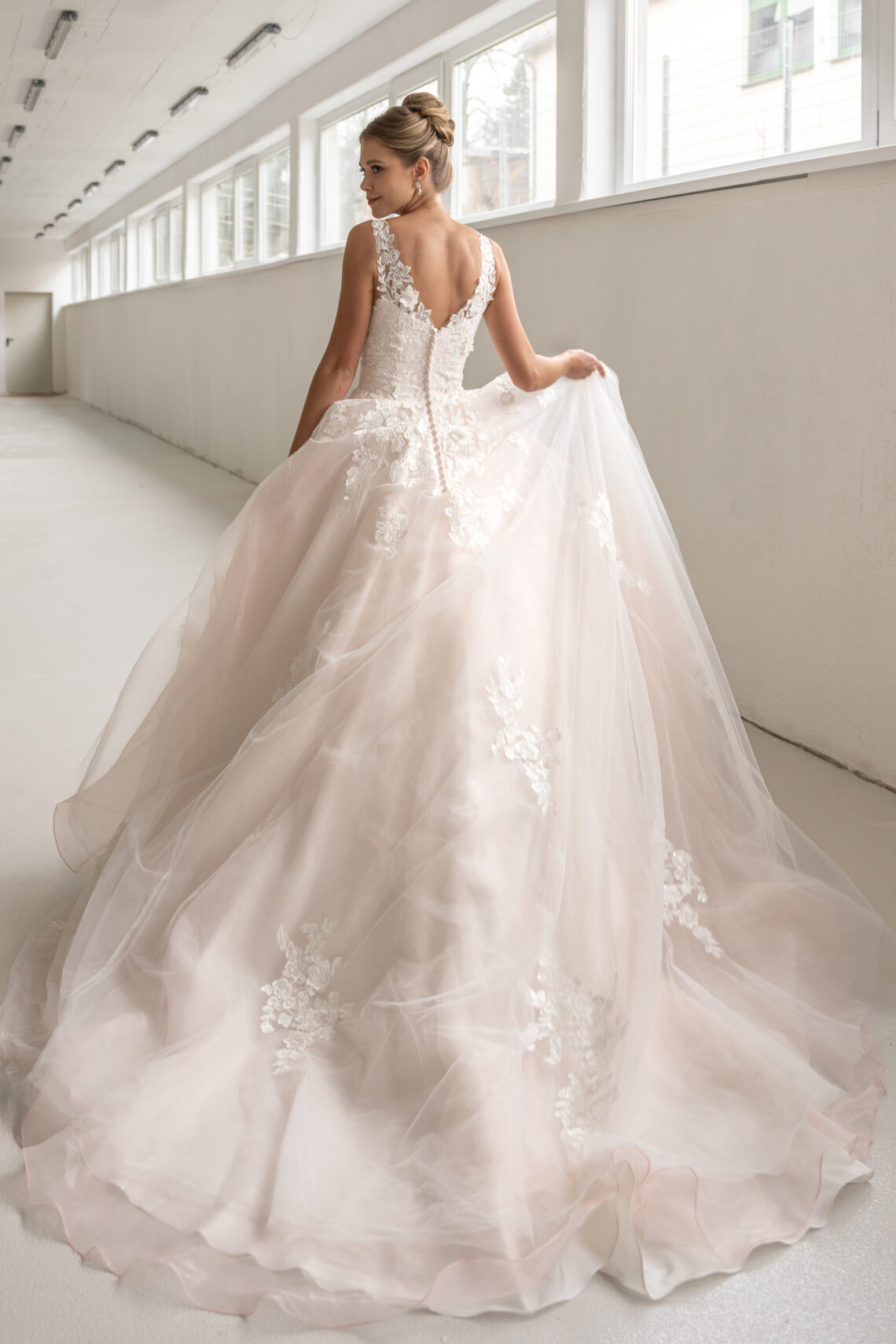 Brautkleid 2522 von Diane Legrand kaufen im Weddingworld 2