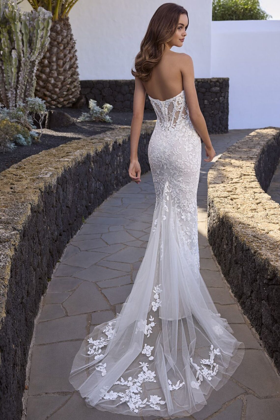 Brautkleid Estrella von Love by Enzoani kaufen bei Weddingworld 1