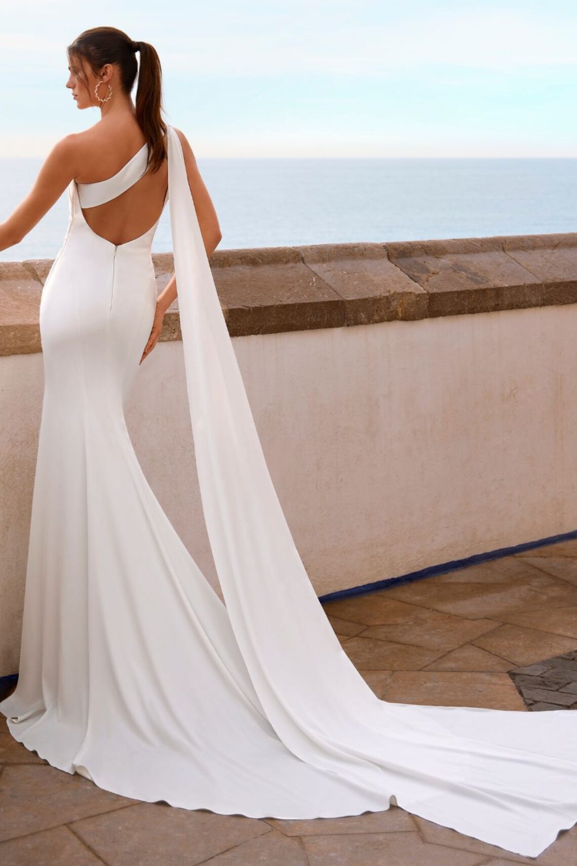 27_Love_Web_FLYNNE_Look_Bac