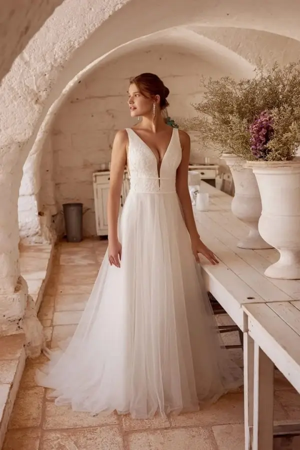 Brautkleider Lillian West 66384