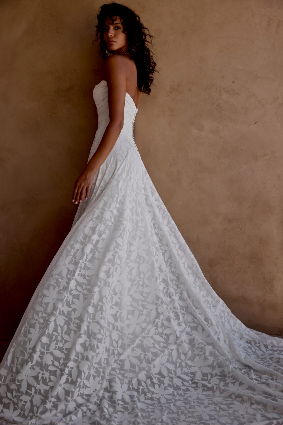 Brautkleid 66443 von Lillian West kaufen bei Weddingworld 1