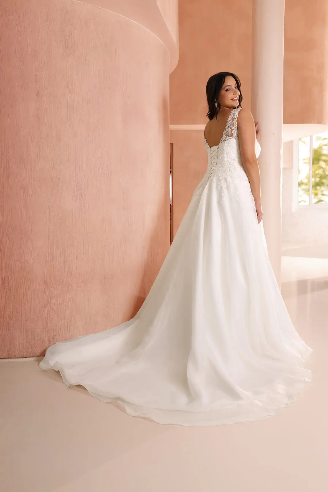 Brautkleid Cassi von Azuree kaufen bei Weddingworld 1