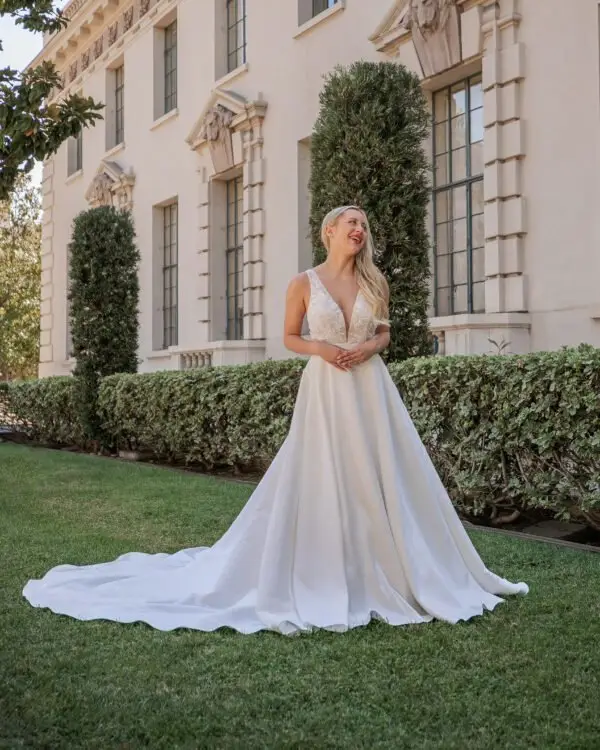 Brautkleider Essense of Australia D3640