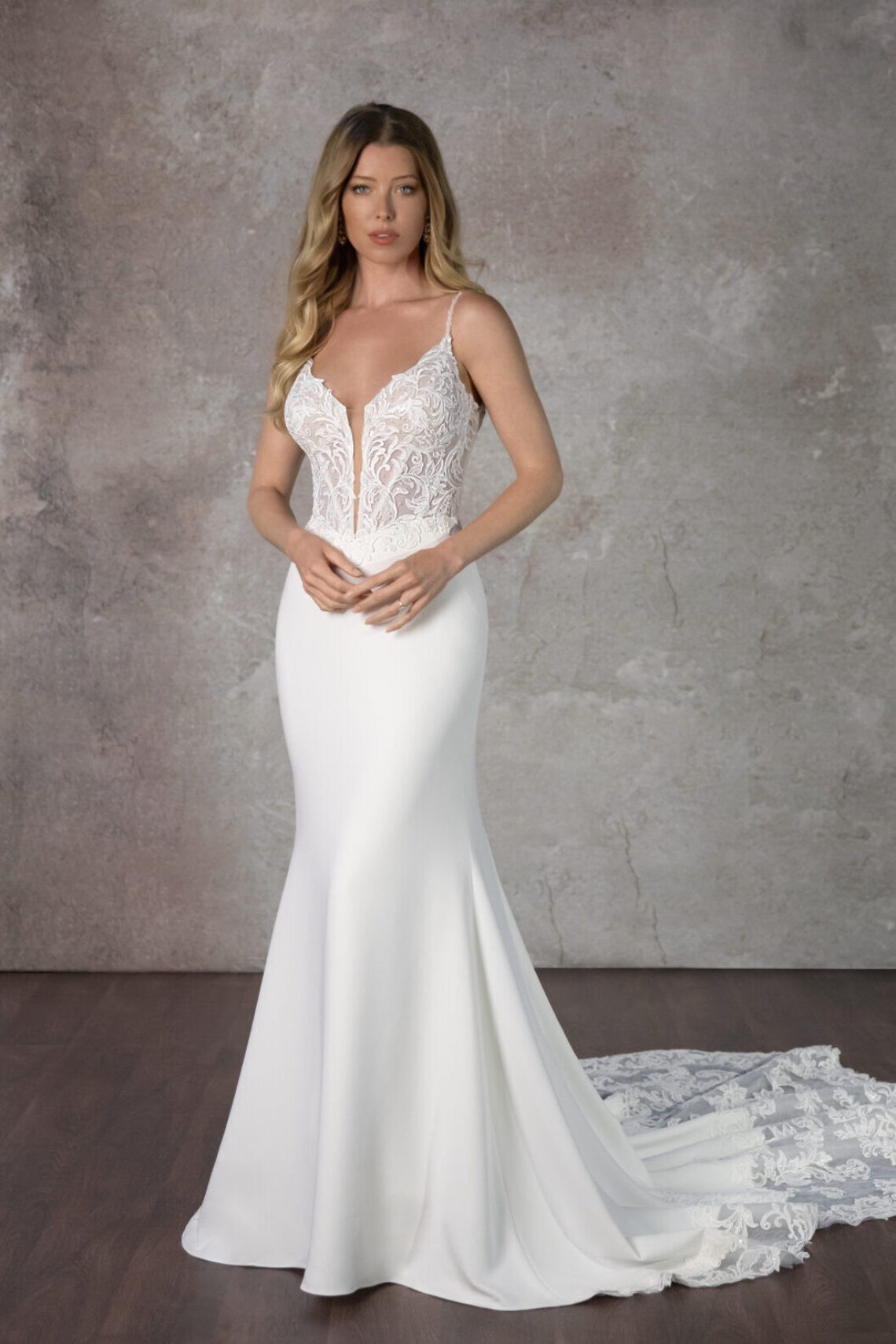 Brautkleid D4181 von Essense of Australia kaufen im Weddingworld 1