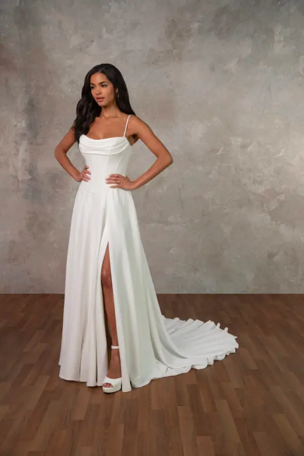 Brautkleider Essense of Australia D4312