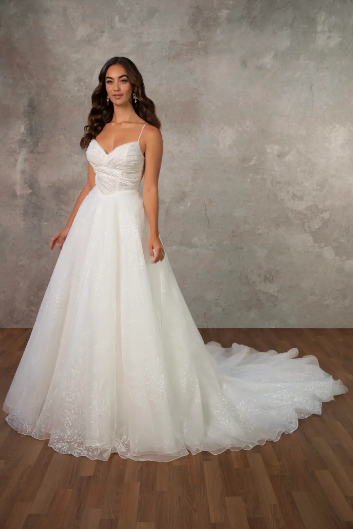 Brautkleid D4486 von Essense of Australia kaufen bei Weddingworld 3