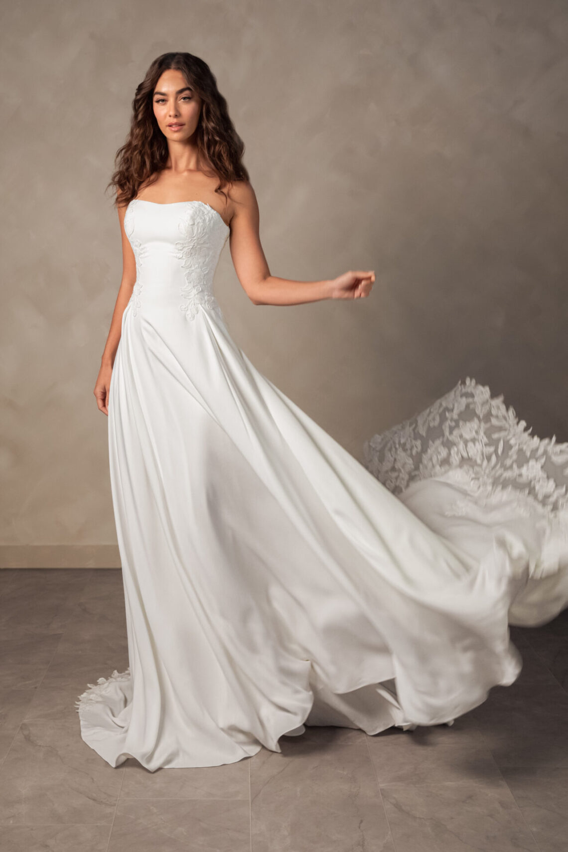 Brautkleid D4504 van Essense of Australia kaufen bei Weddingworld 1