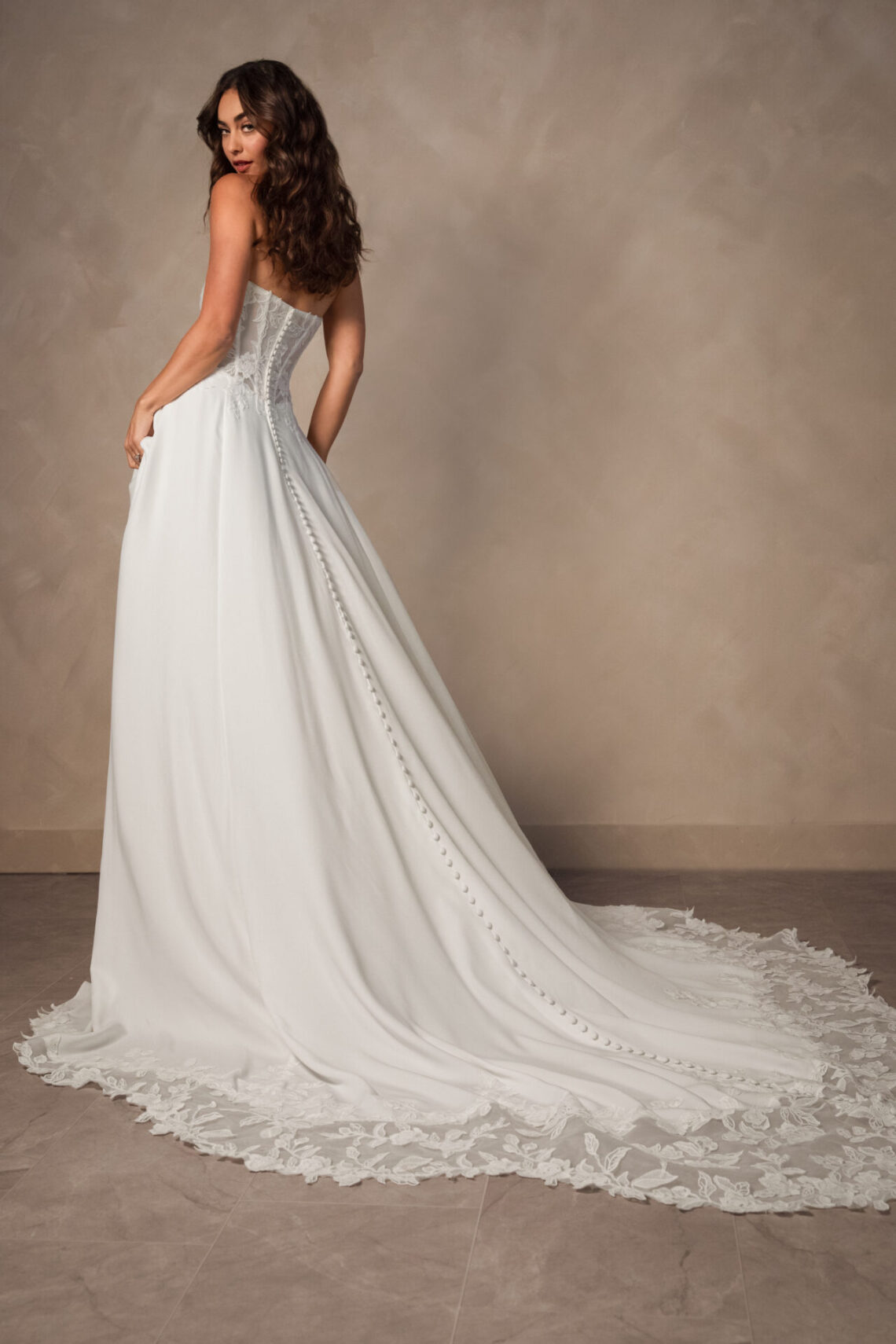 Brautkleid D4504 van Essense of Australia kaufen bei Weddingworld 3