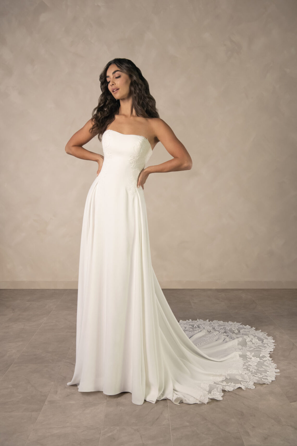 Brautkleid D4504 van Essense of Australia kaufen bei Weddingworld 4