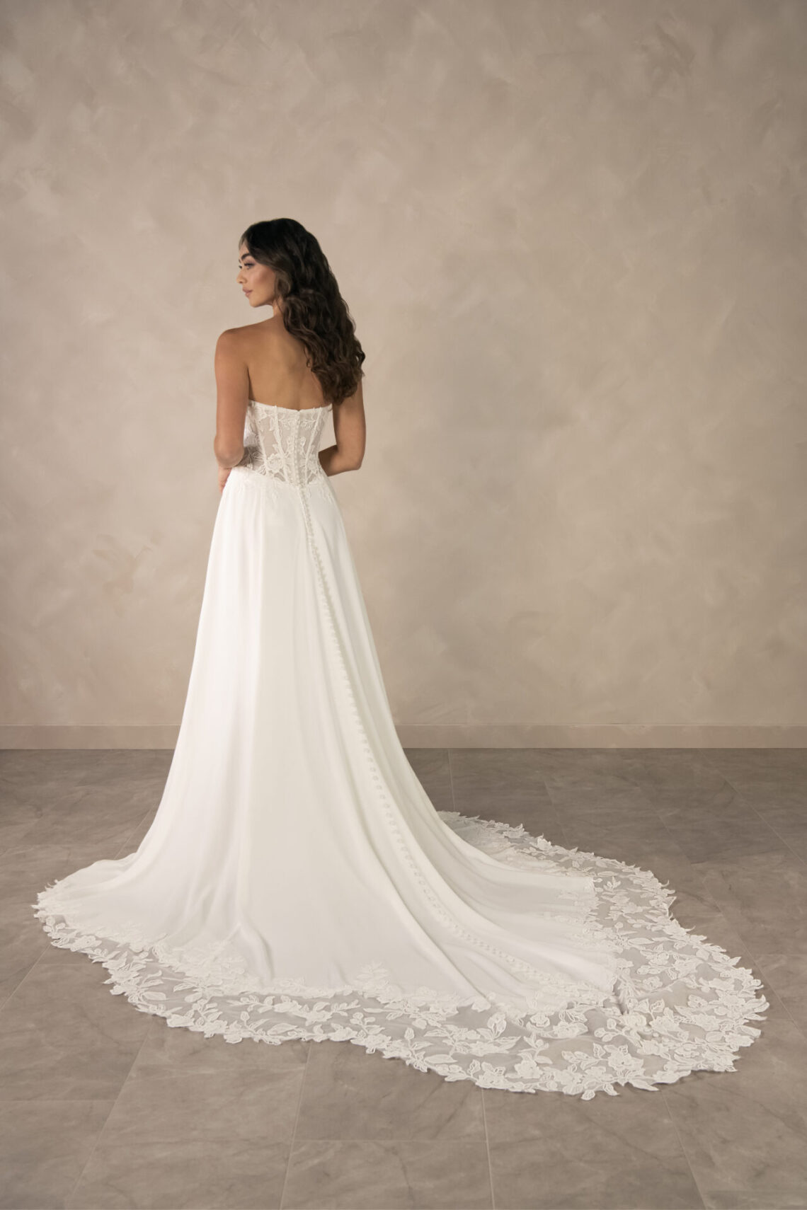 Brautkleid D4504 van Essense of Australia kaufen bei Weddingworld 5