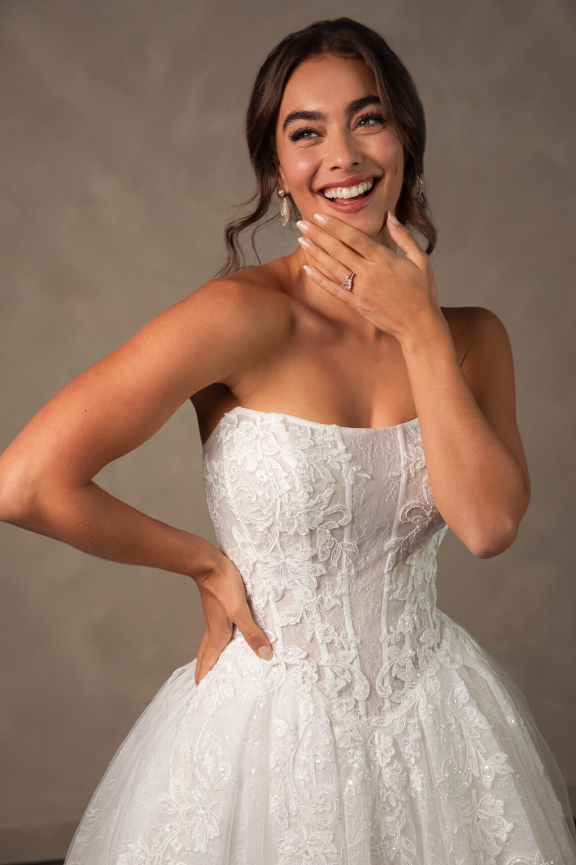 Brautkleid D4553 von Essense of Australia kaufen bei Weddingworld 3