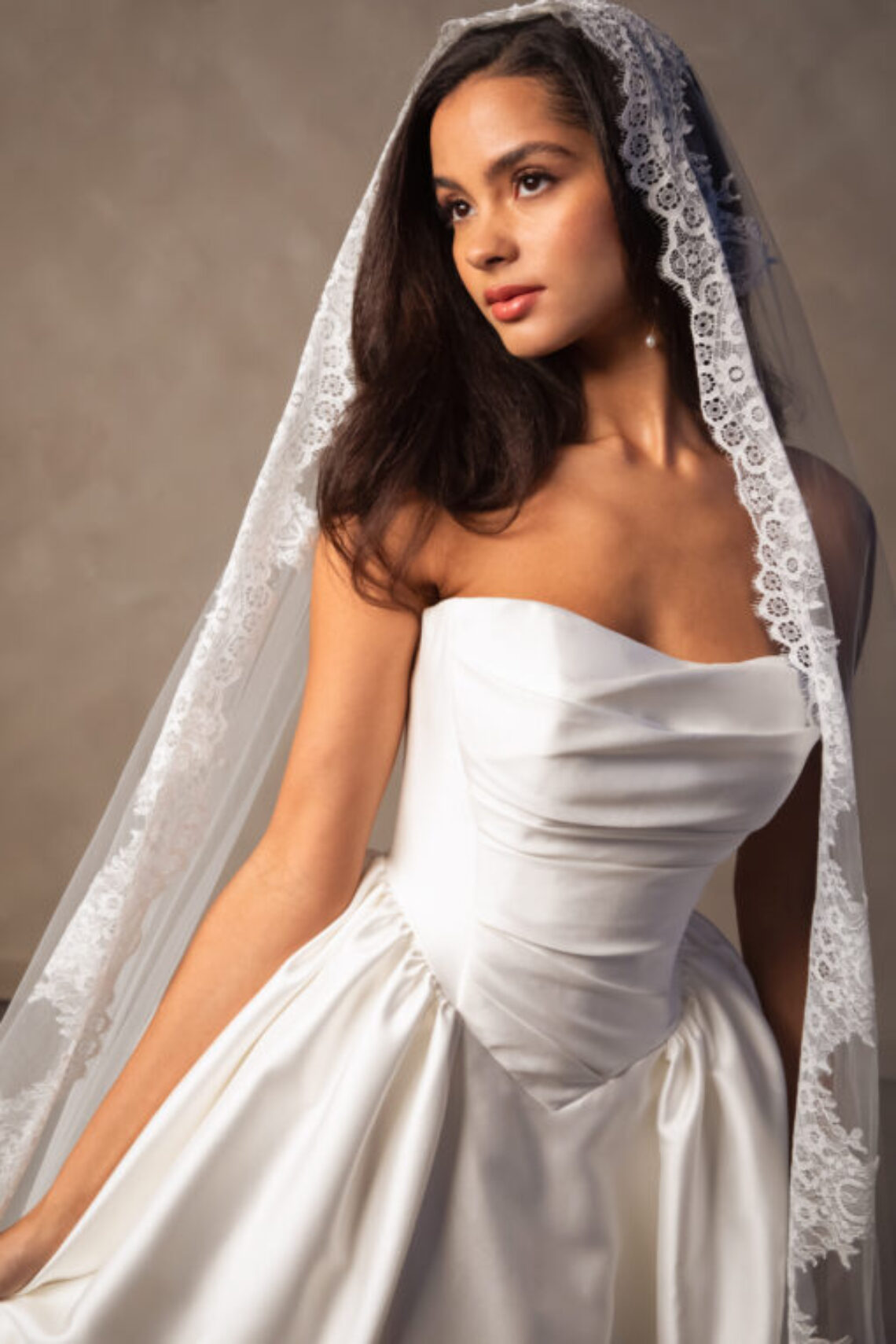 Brautkleid D4602 von Essense of Australia kaufen bei Weddingworld 1