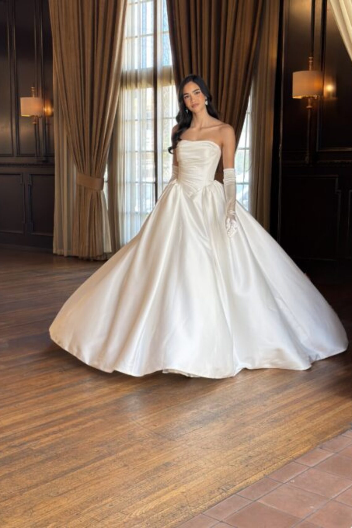Brautkleid D4602 von Essense of Australia kaufen bei Weddingworld 2