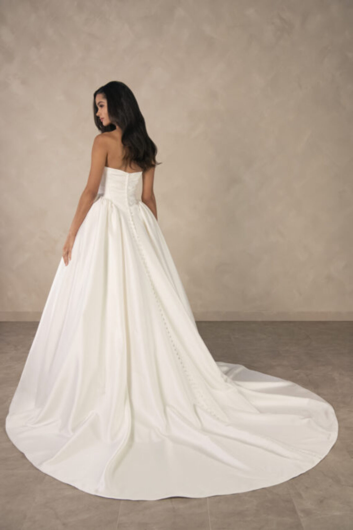 Brautkleid D4602 von Essense of Australia kaufen bei Weddingworld 3