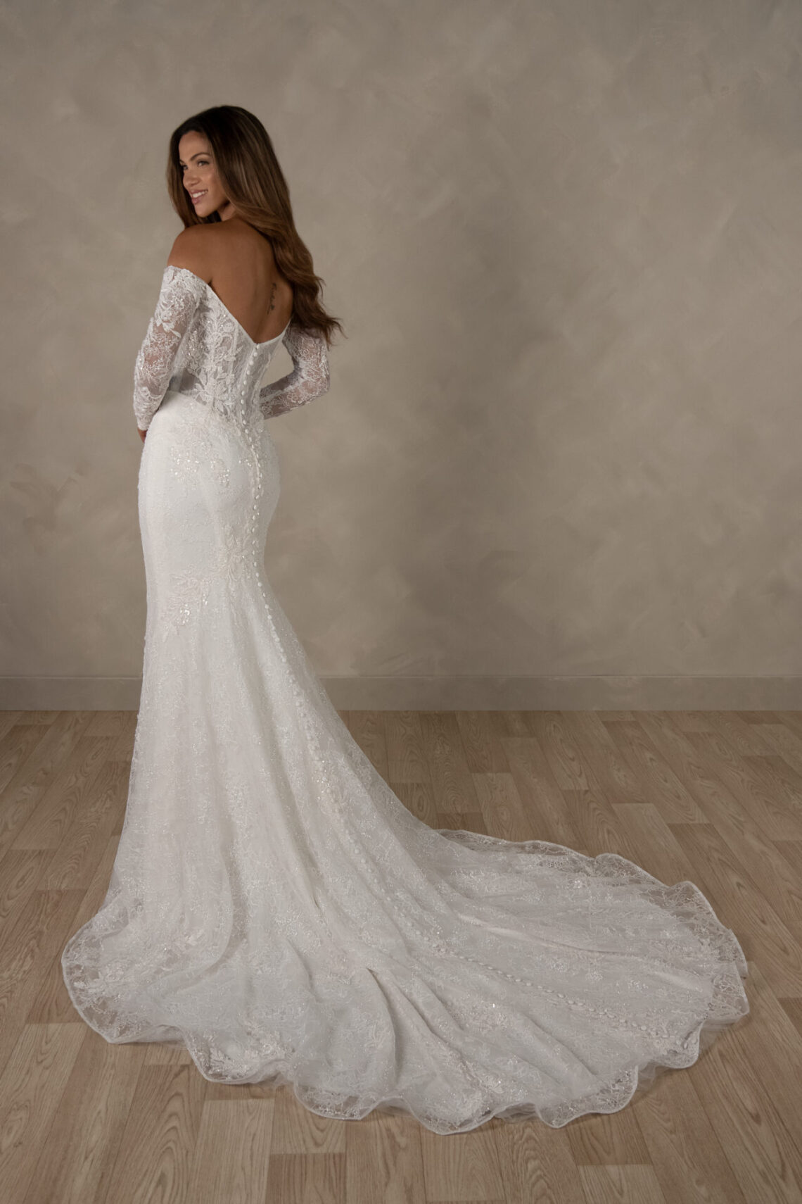 Brautkleid D4636 von Essense of Australia kaufen bei Weddingworld 2