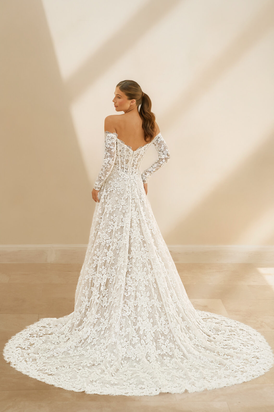 Brautkleid DC6145 von Phoenix Gowns kaufen bei Weddingworld 1