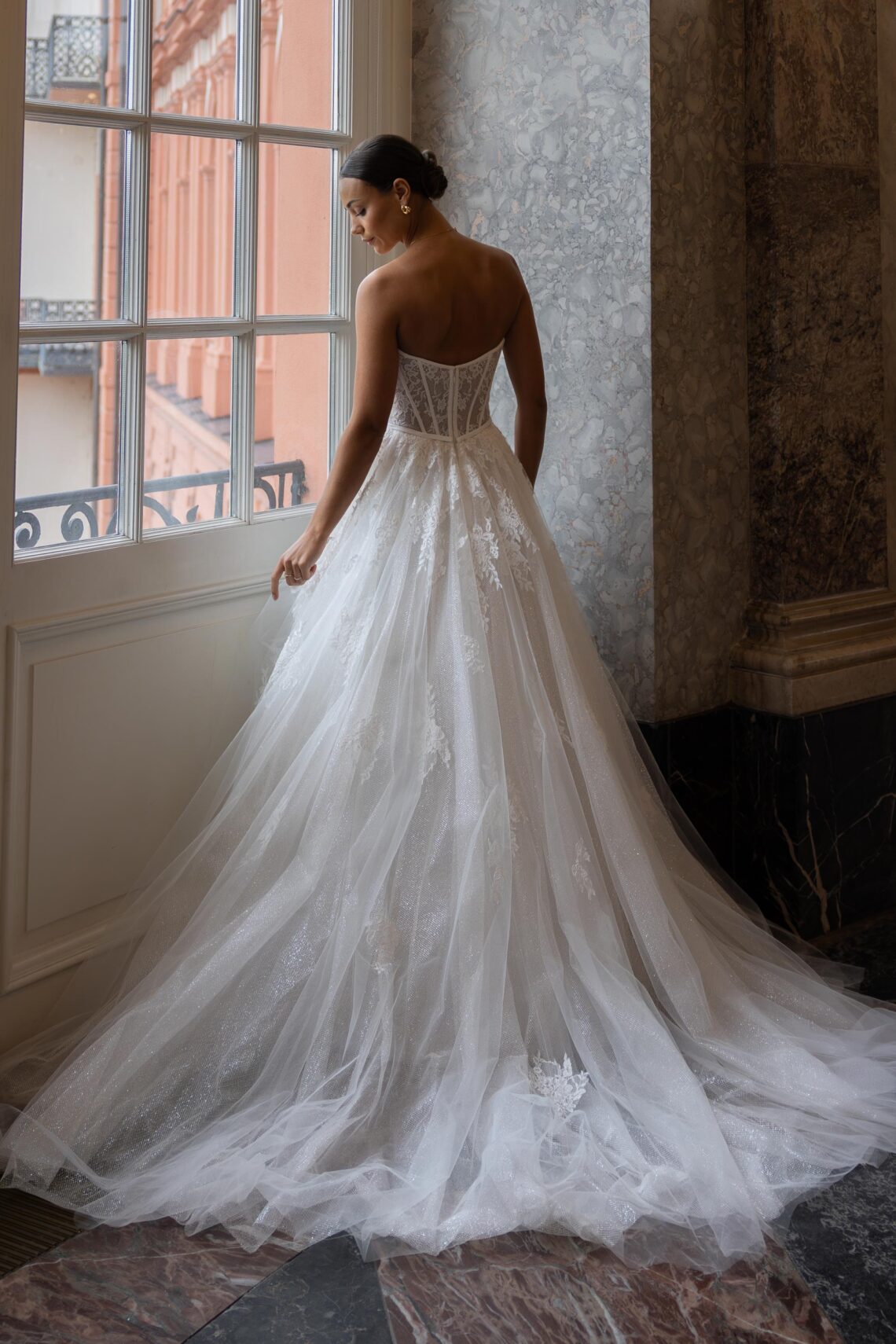 Brautkleid 10040 von Diane Legrand kaufen bei Weddingworld 3