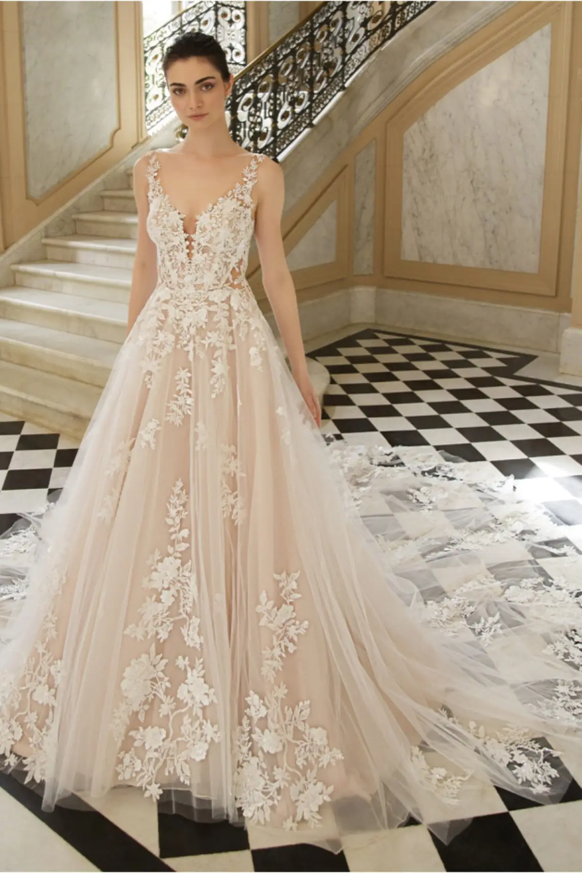 Elysee_22_Pro_INES_Fro_Web_1_704_941_int_s_c1