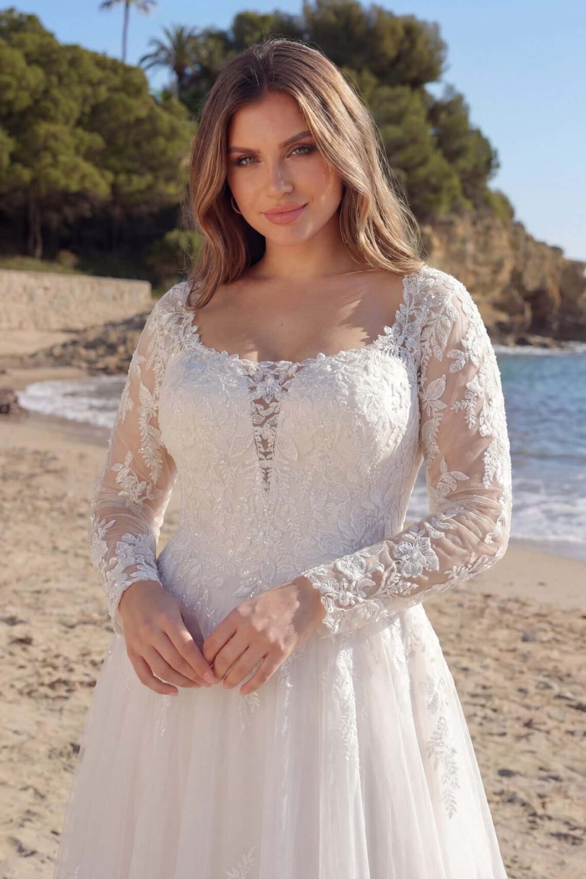 Finja-Azuree-Curvy-Close-1650x2048