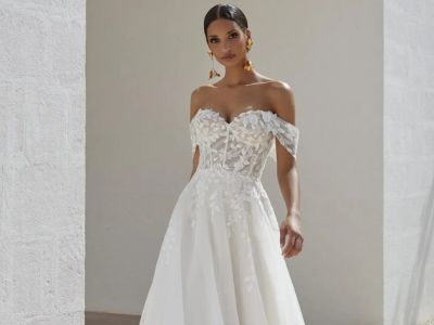 Elegantes Hochzeitskleid mit Spitzen- und Off-Shoulder-Design für Braut.