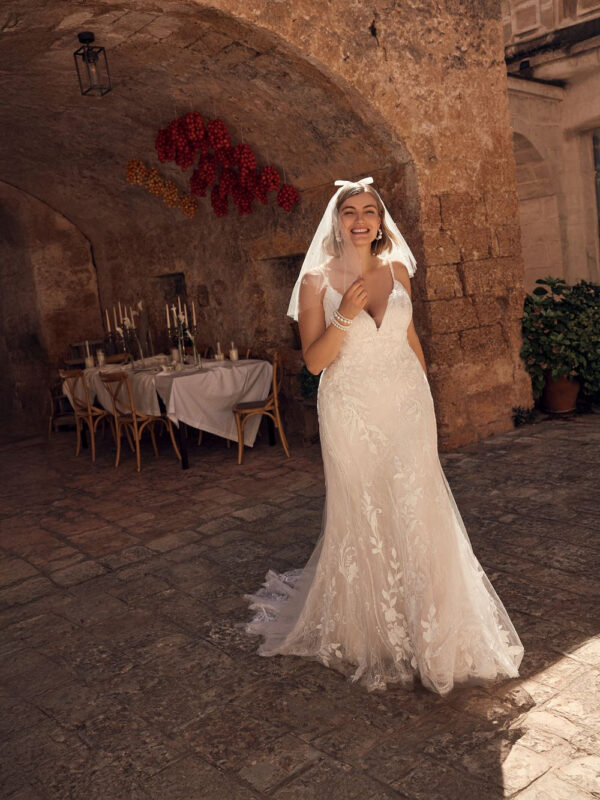 Brautkleider Curves by Modeca Nivanna