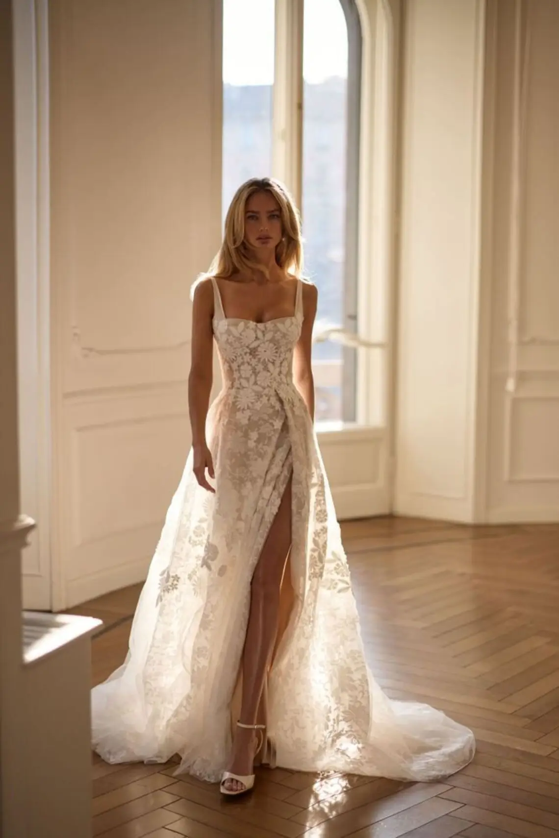 Brautkleid Orithia von Milla Nova kaufen bei Weddingworld 1