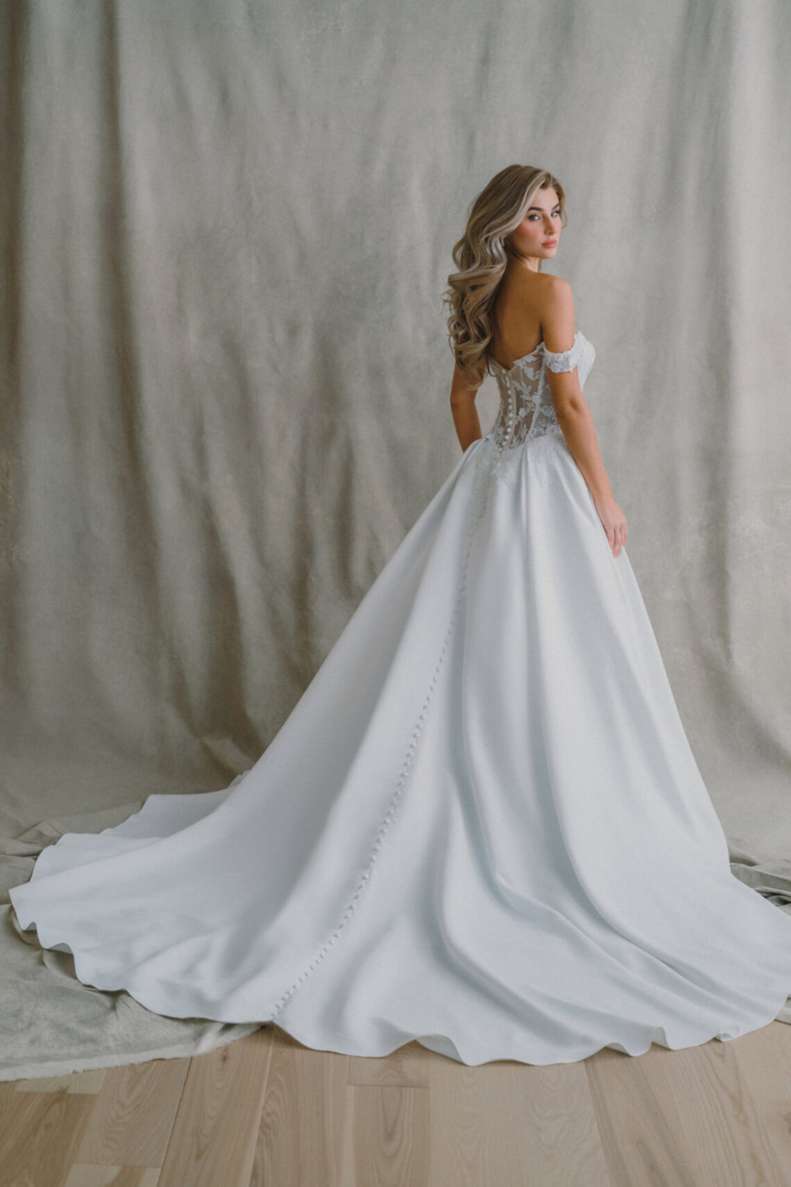 Brautkleid X229 von Allure Bridals kaufen bei Weddingworld 3