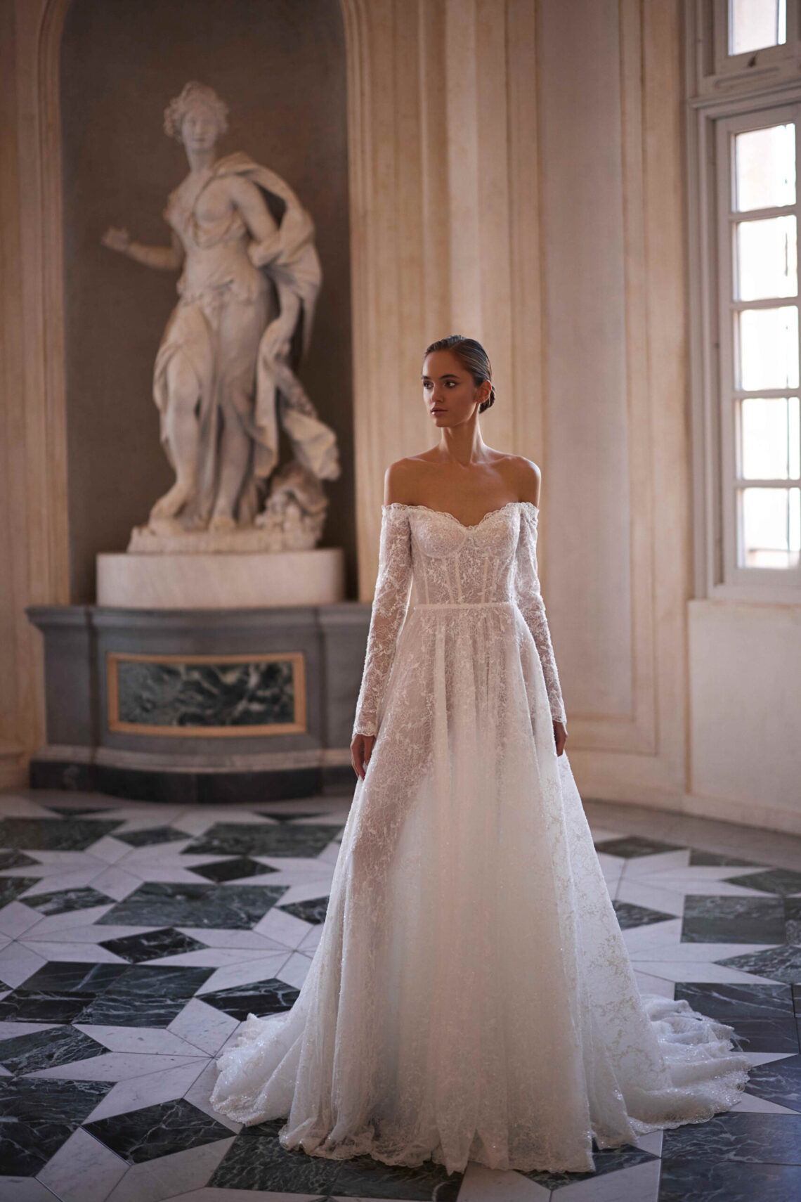 Brautkleid Elysia von Yedyna kaufen bei Weddingworld 3