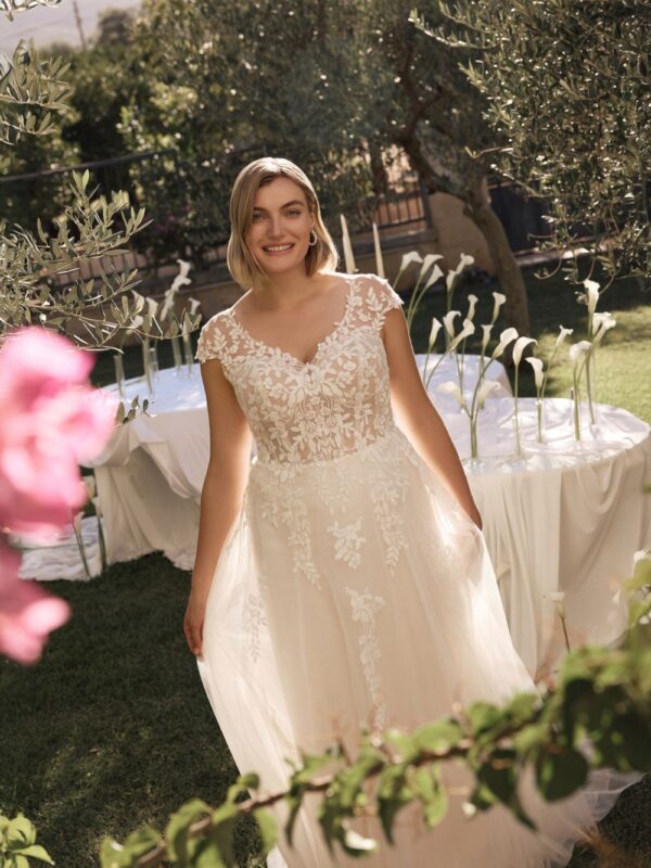 Brautkleider Curves by Modeca Nova