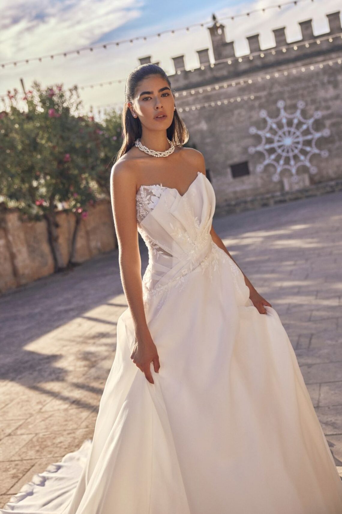 close-up-front-wedding-dress-morena-by-modeca