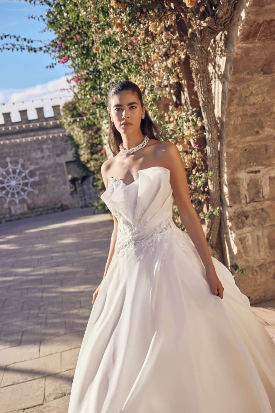 extra-close-up-front-wedding-dress-morena-by-modeca