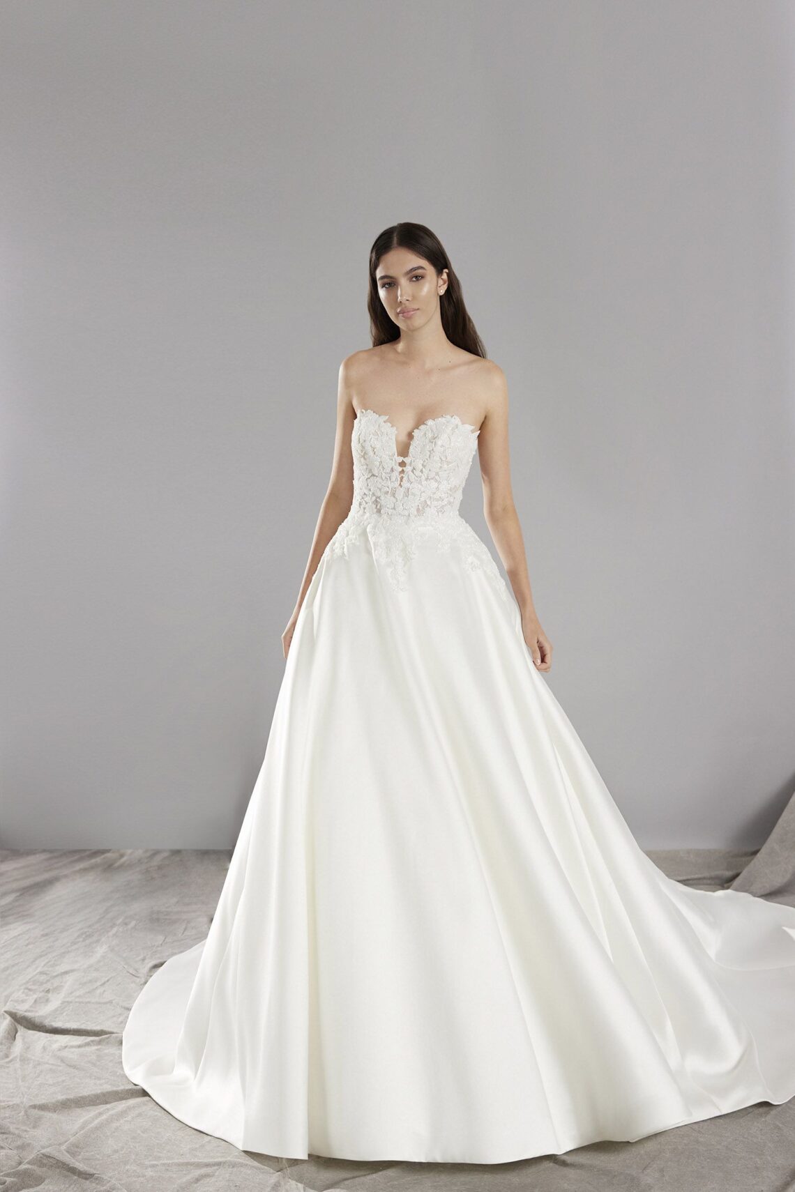Brautkleid Once von Pronovias kaufen im Weddingworld 1