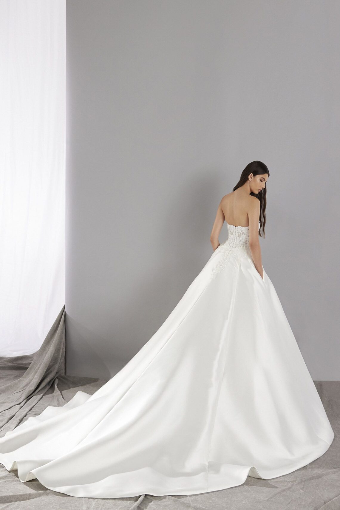 Brautkleid Once von Pronovias kaufen im Weddingworld 2