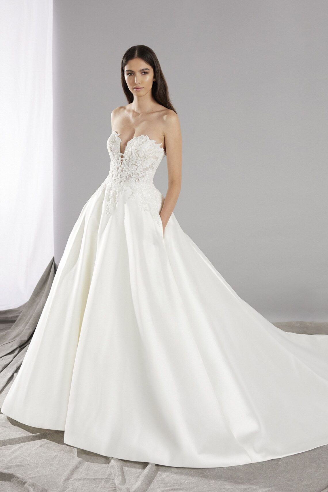 Brautkleid Once von Pronovias kaufen im Weddingworld 4